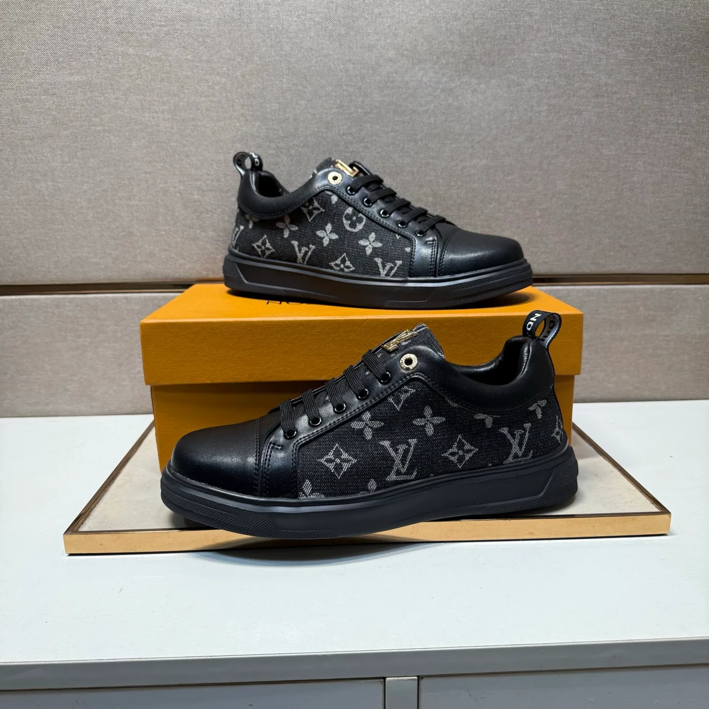 ⬛️Men's shoes 💰p400 [LV～] Men's casual shoes 2025z cabinet sales simultaneously 🔶Size: 38-44#️⃣ 🔷3 colors🔜The upper is made of multi-material splicing ➕Genuine leather lining, comfortable and breathable, sole: original comfortable and wear-resistant outsole, ⚠️real thing📱photographed🎬real thing is better📢📢📢